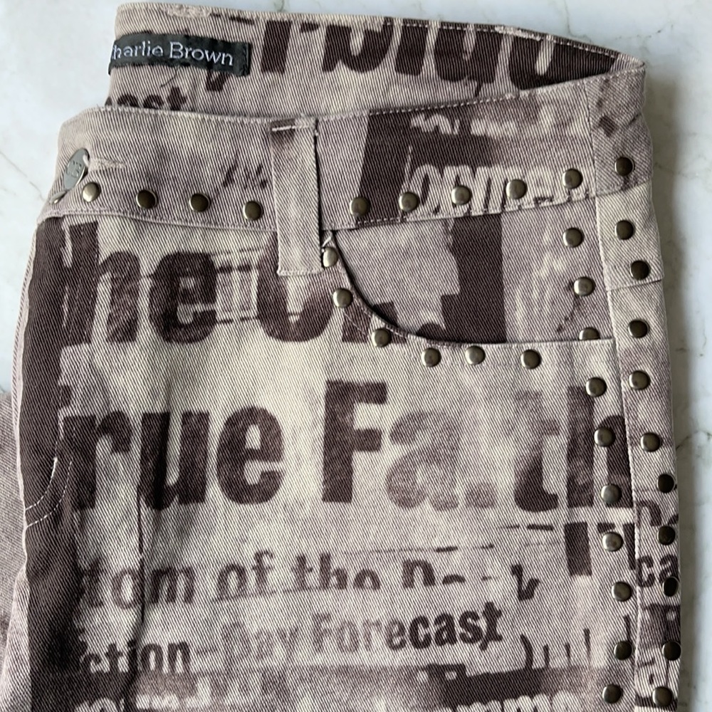 VINTAGE | Charlie Brown studded tabloid newspaper print jeans - Picture 3 of 10